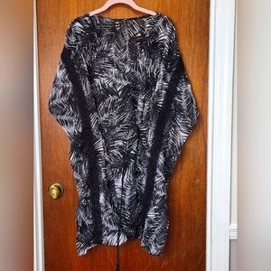 4/$30 NWOT Black and white swim cover 2x or 3x